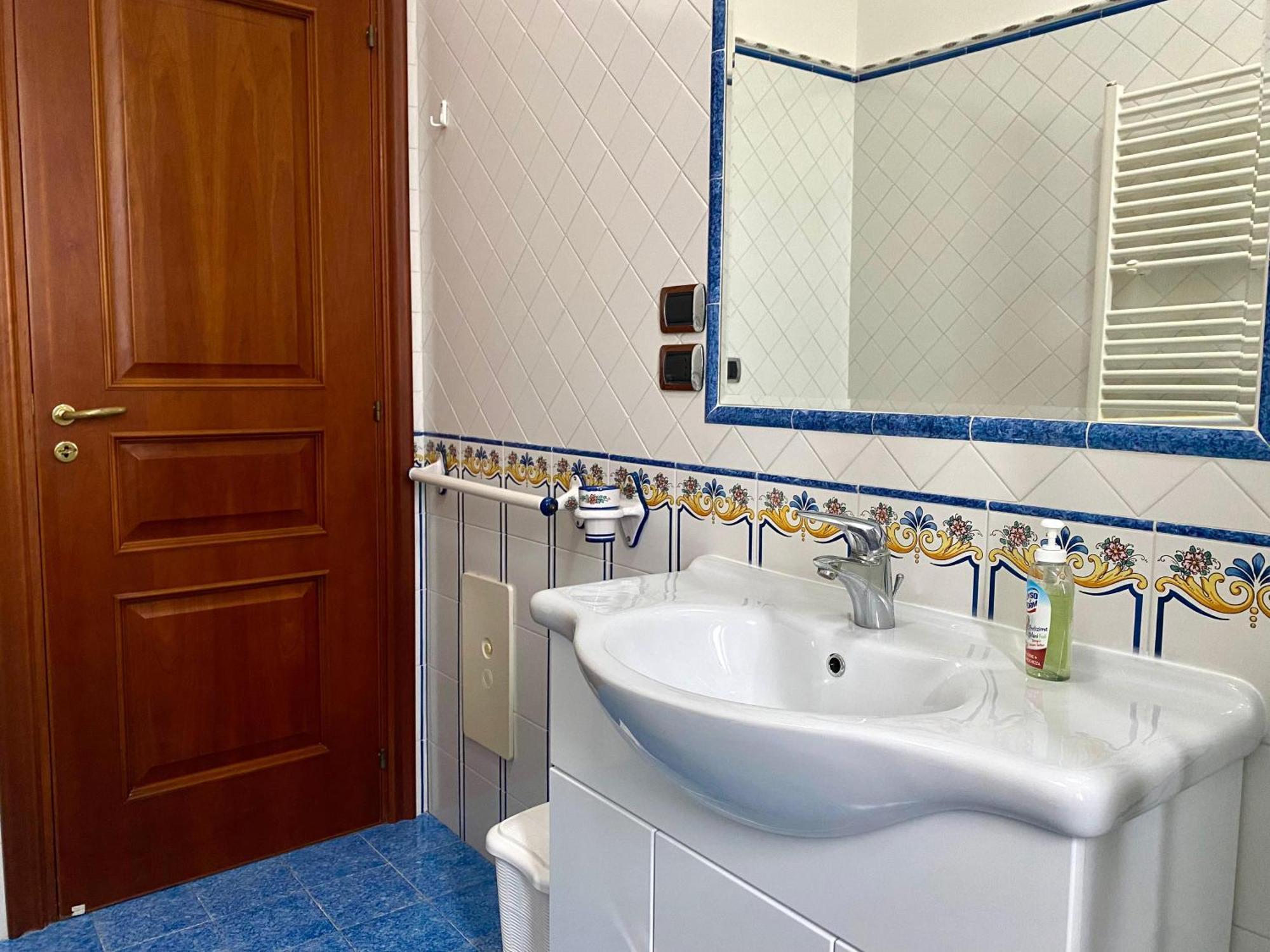 A Casa Di Don Peppino Daire Salerno Dış mekan fotoğraf